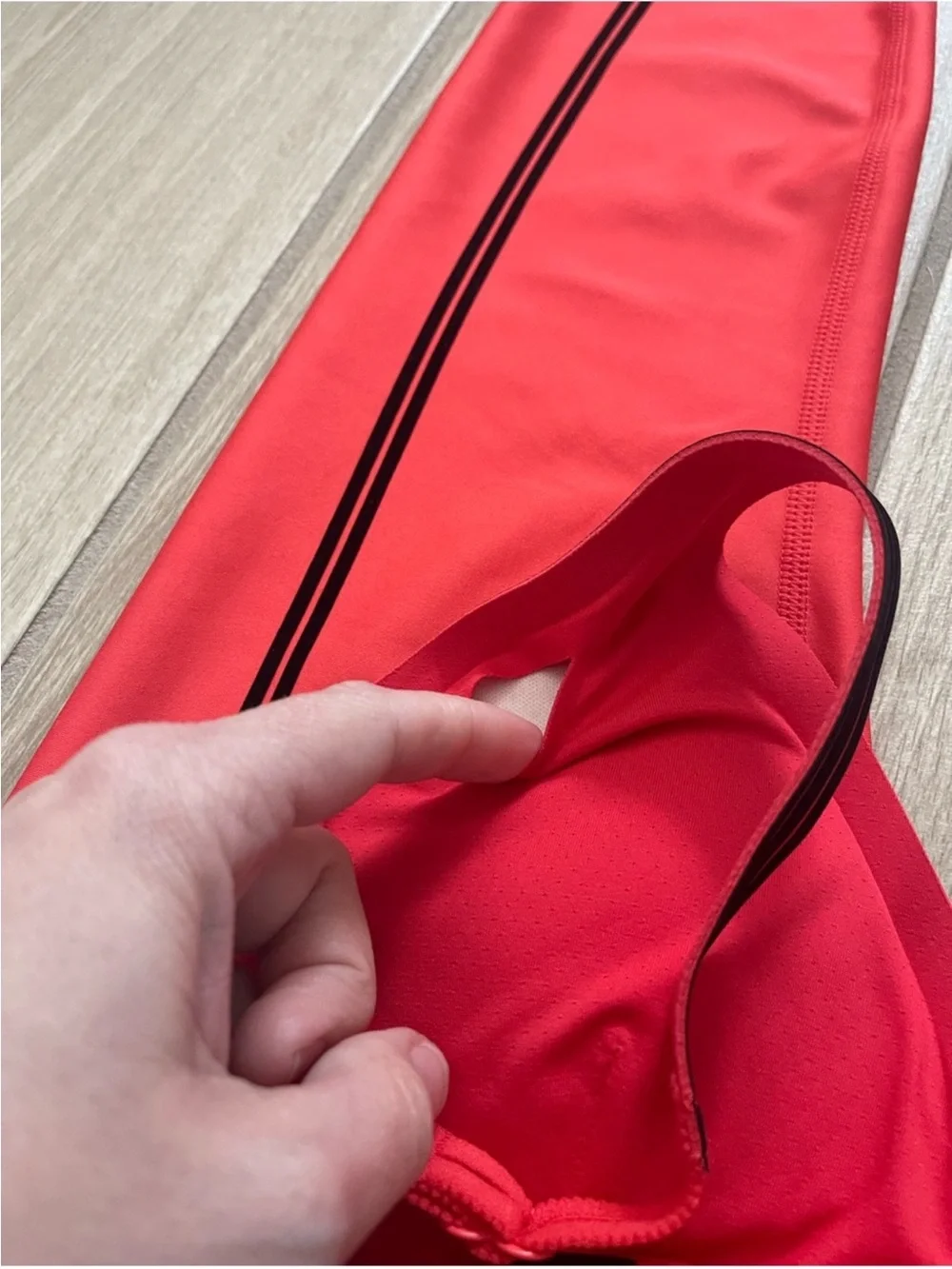 NWOT ALO Yoga Line Up Set Red Hot Summer High Waisted Leggings + Bra Sz XS 0-2